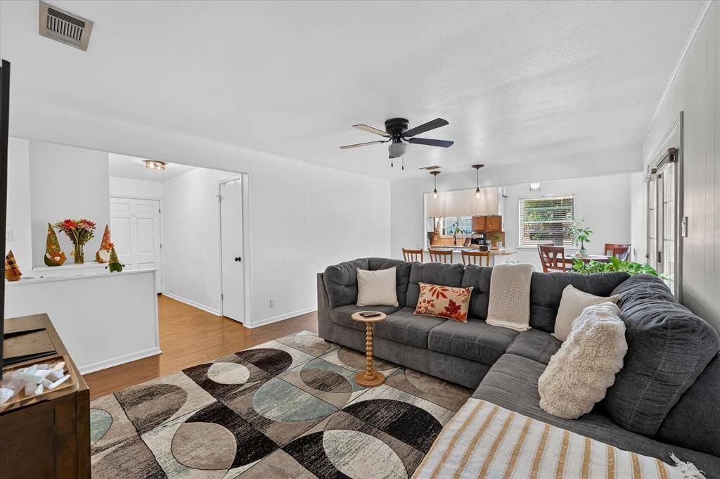 402 W Carter Street, Savoy, TX 75479