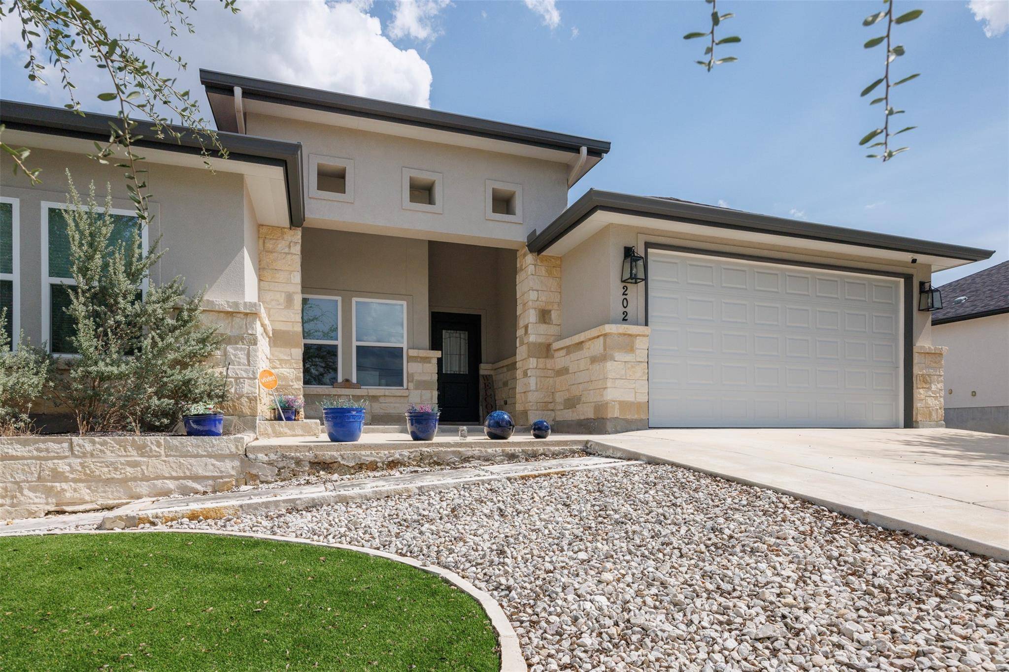 202 ROY NICHOLS DR, Blanco, TX 78606