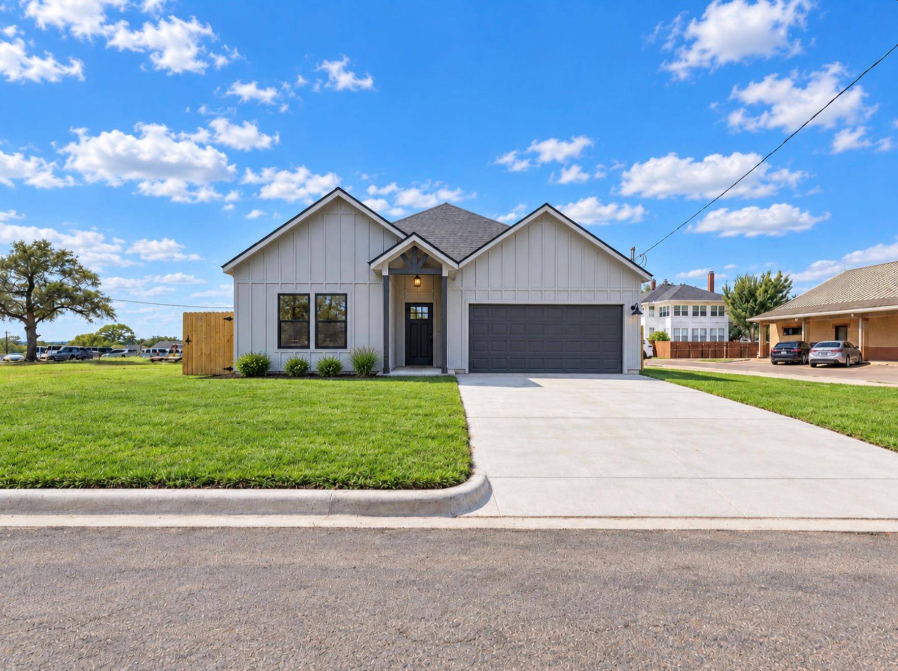 271 Manse Ave, Giddings, TX 78942