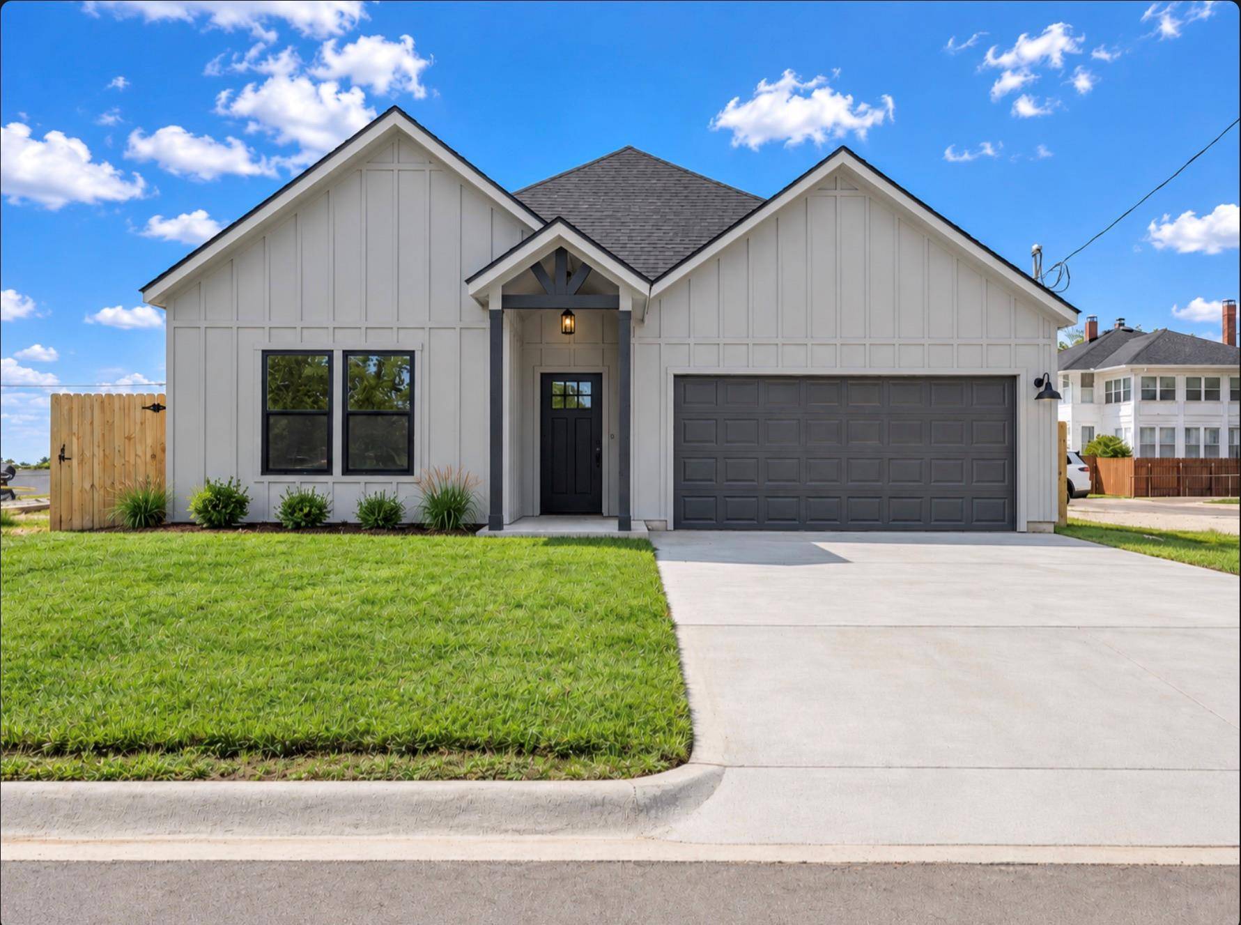 271 Manse Ave, Giddings, TX 78942