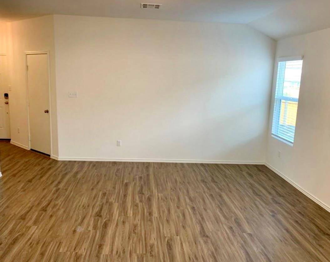 105 Pottersville LN, Jarrell, TX 76537