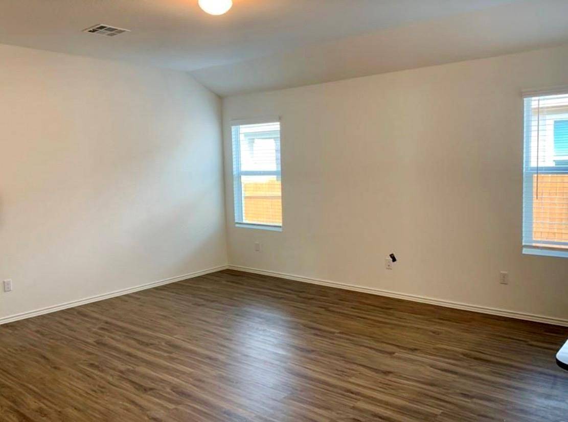 105 Pottersville LN, Jarrell, TX 76537