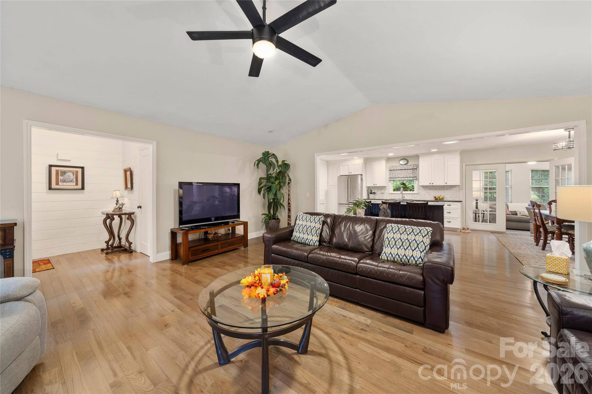13 Foxhorn CT, Hendersonville, NC 28791