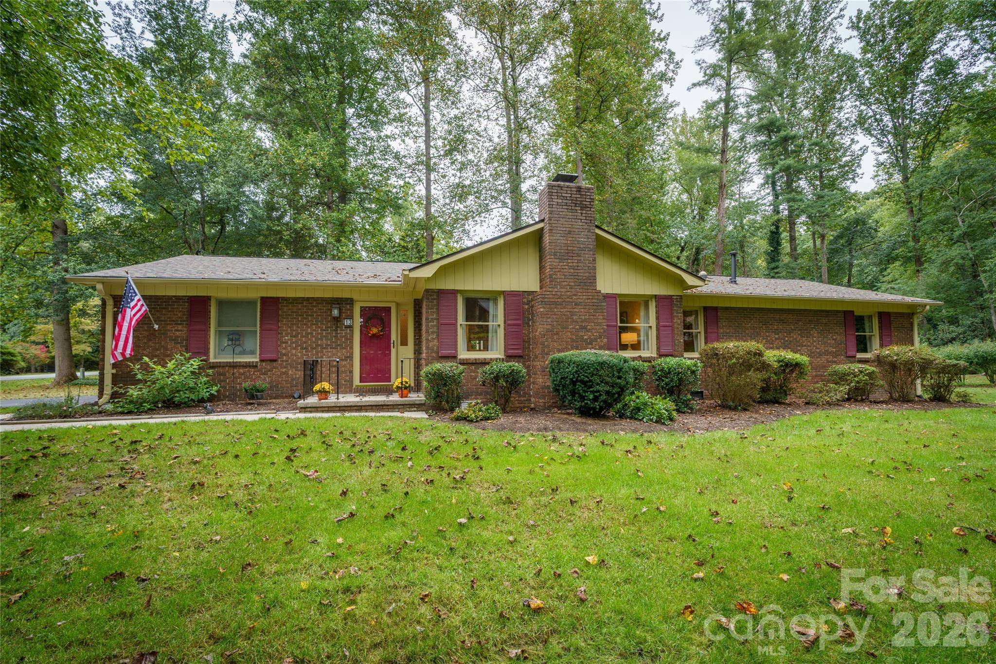 13 Foxhorn CT, Hendersonville, NC 28791