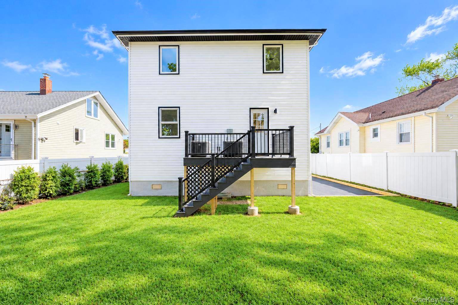 18 Sportsmans AVE, Freeport, NY 11520