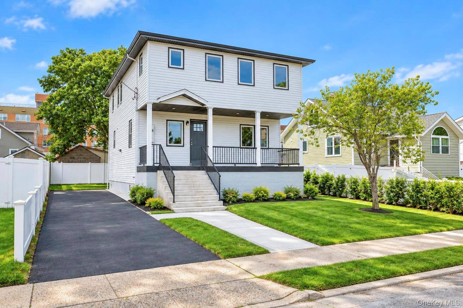 18 Sportsmans AVE, Freeport, NY 11520