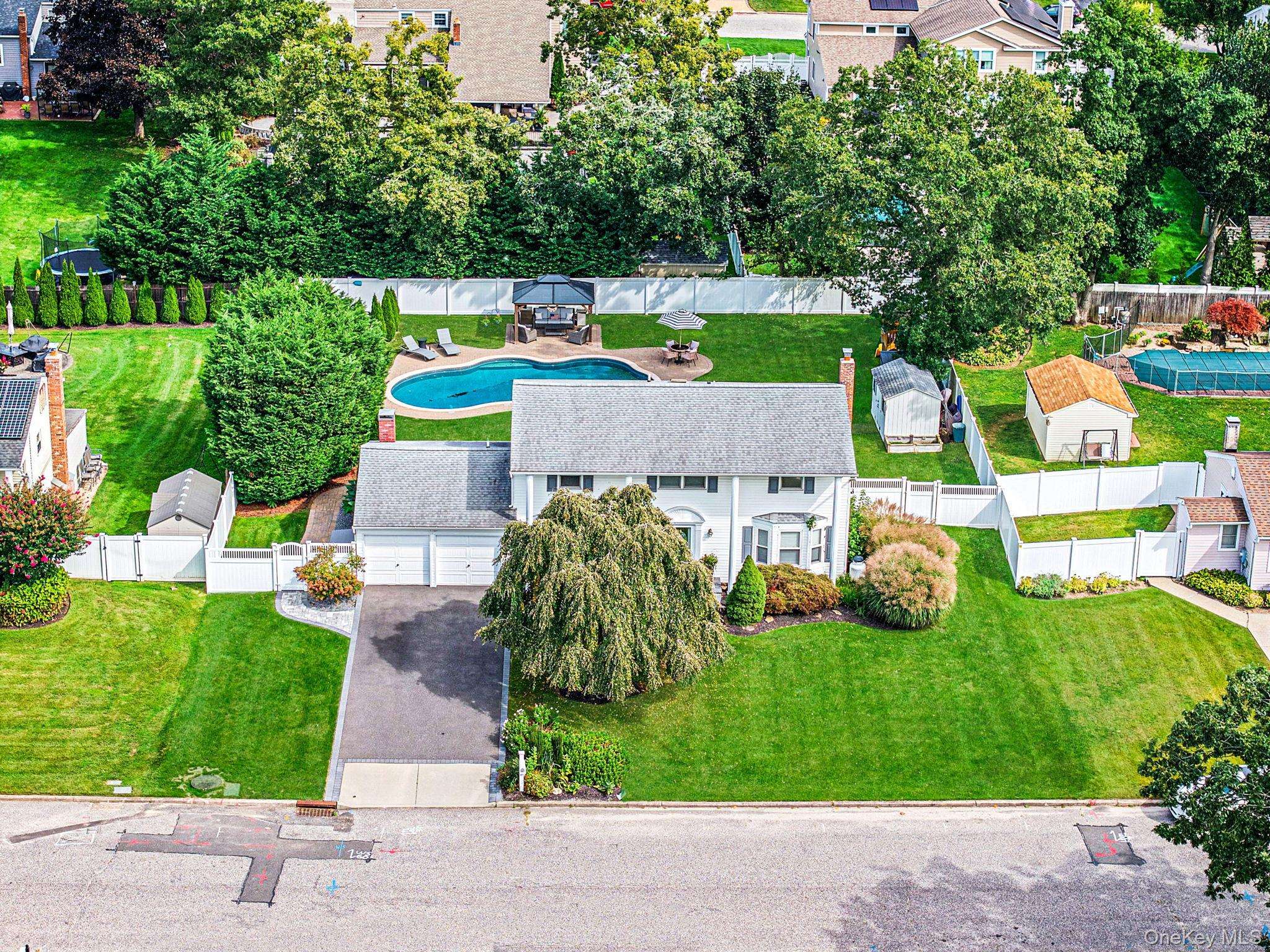 19 Pritchard CRES, Port Jefferson Station, NY 11776