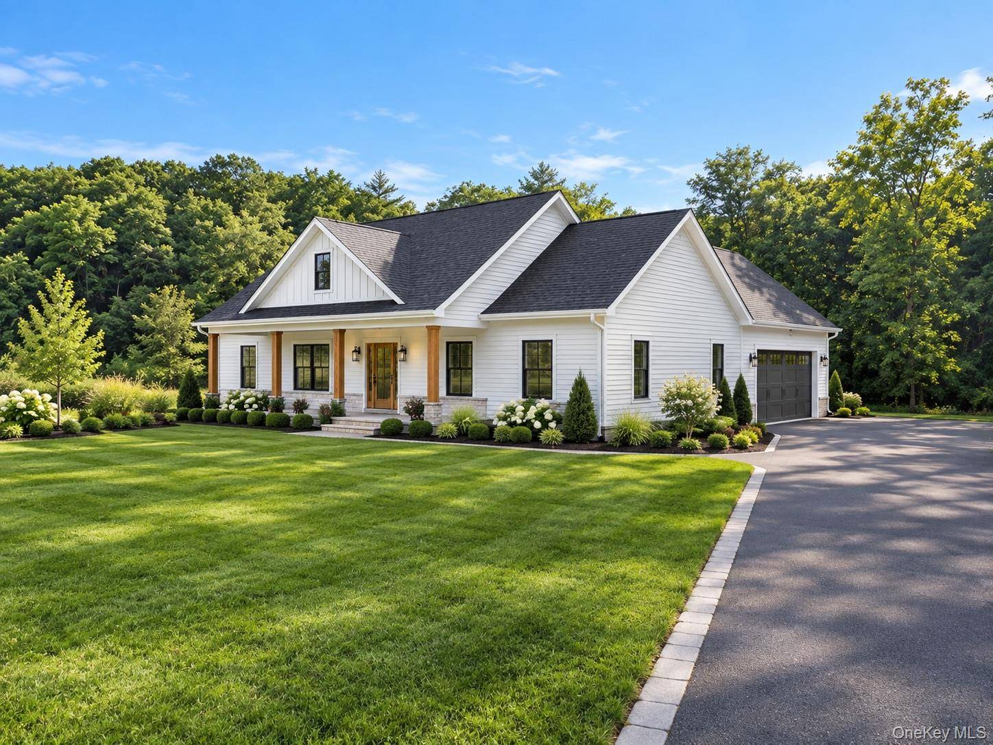 153 S Quaker LN, Hyde Park, NY 12538