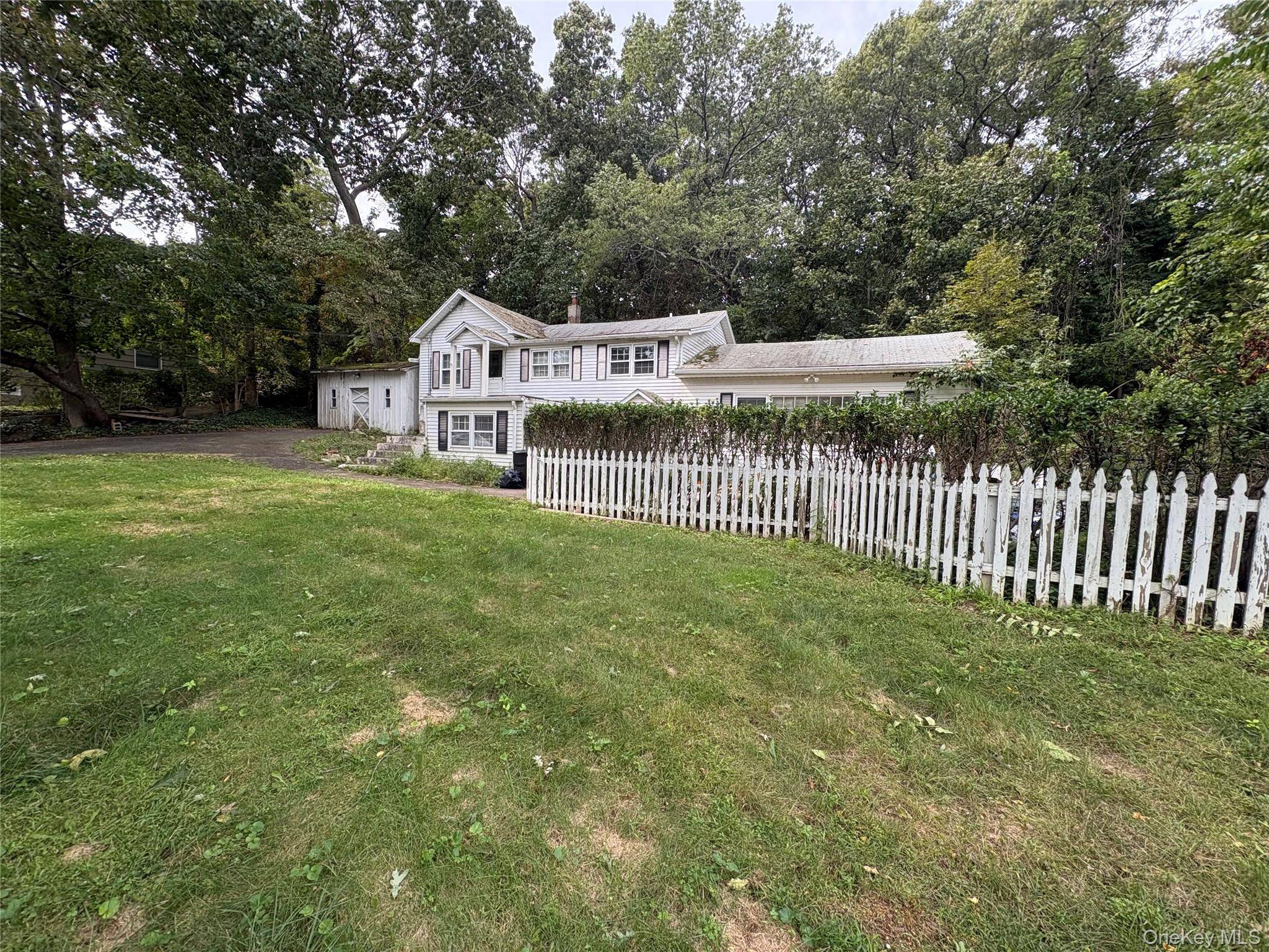 27 Shady LN, Huntington, NY 11743