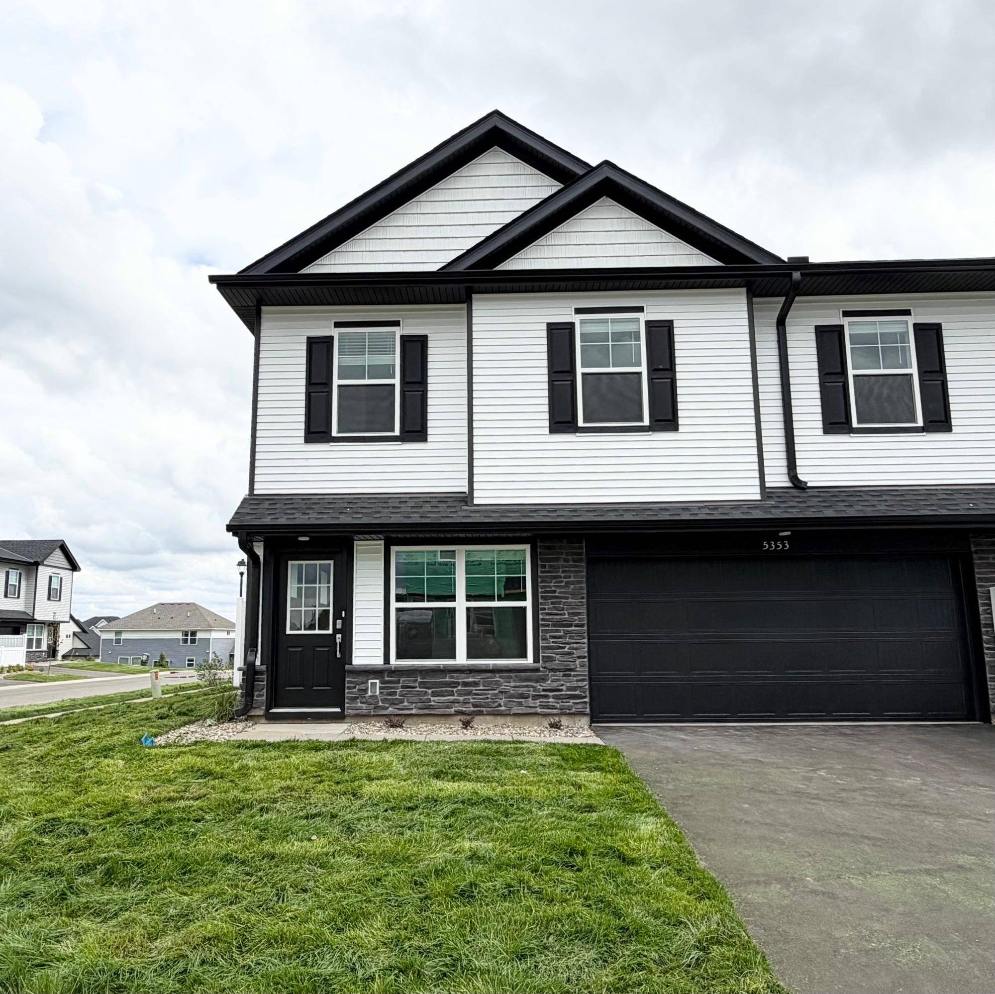 5353 Long Pointe PASS, Woodbury, MN 55129