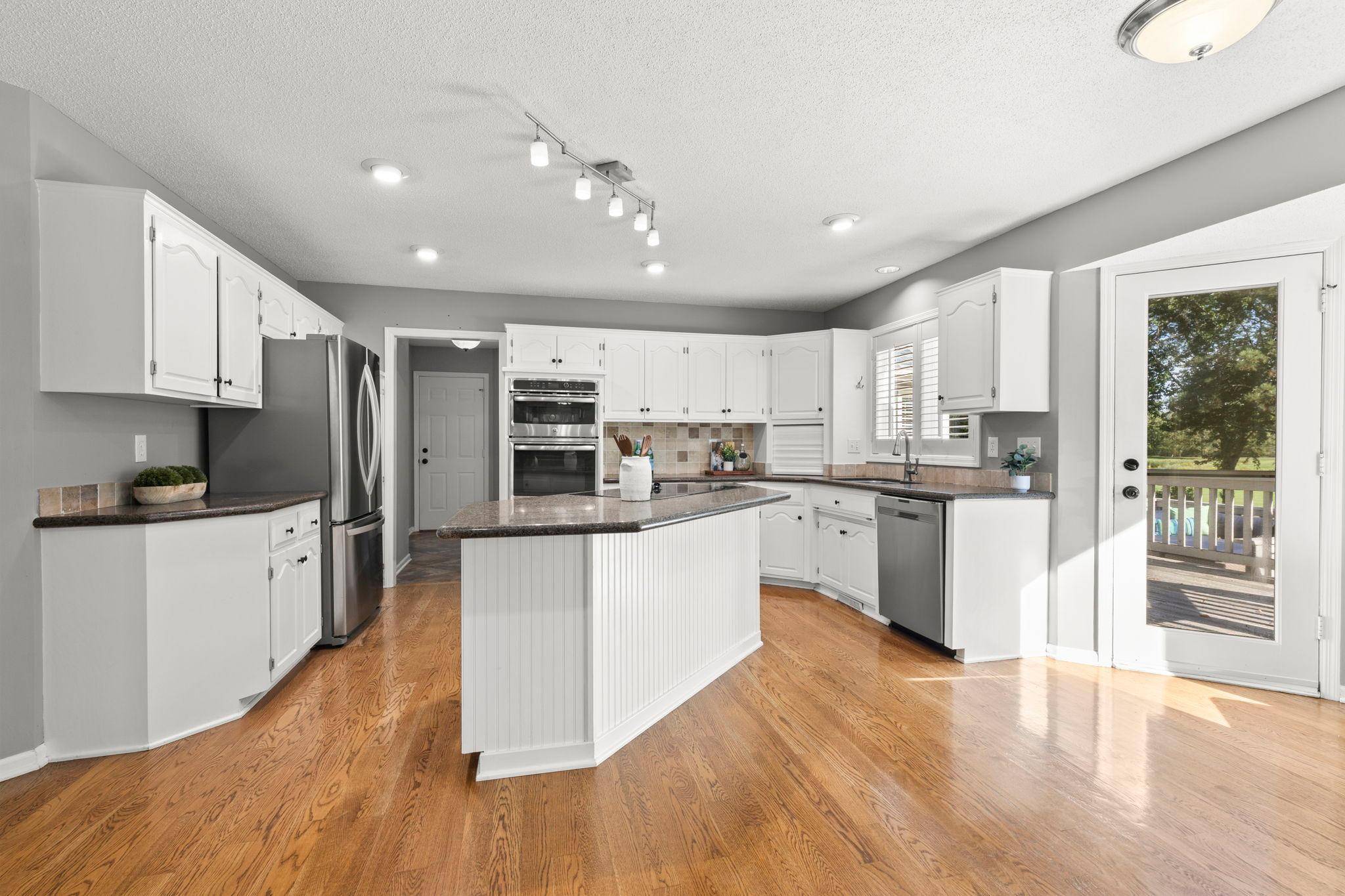 3563 Rae LN, Woodbury, MN 55125
