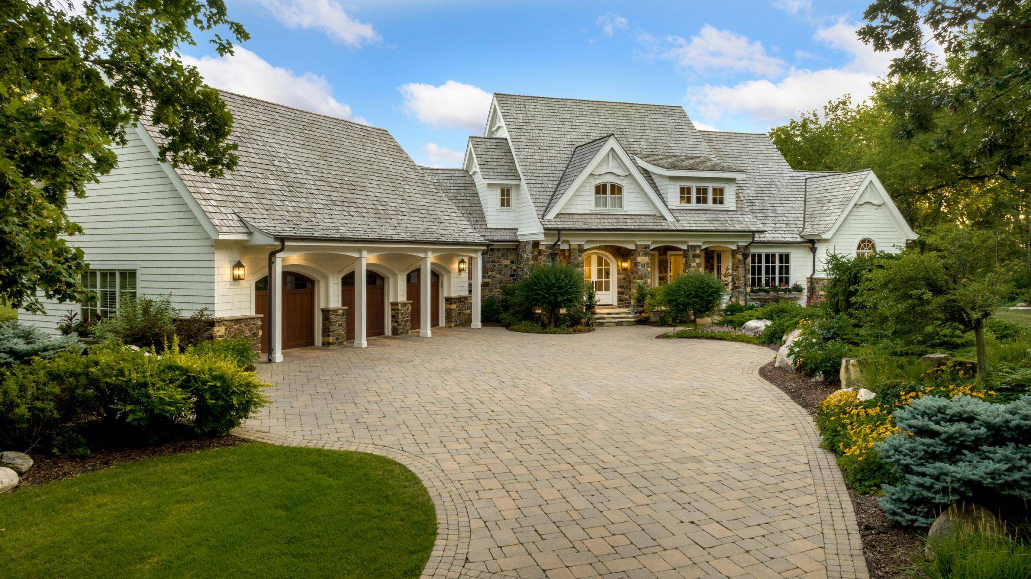 7317 Auto Club RD, Bloomington, MN 55438