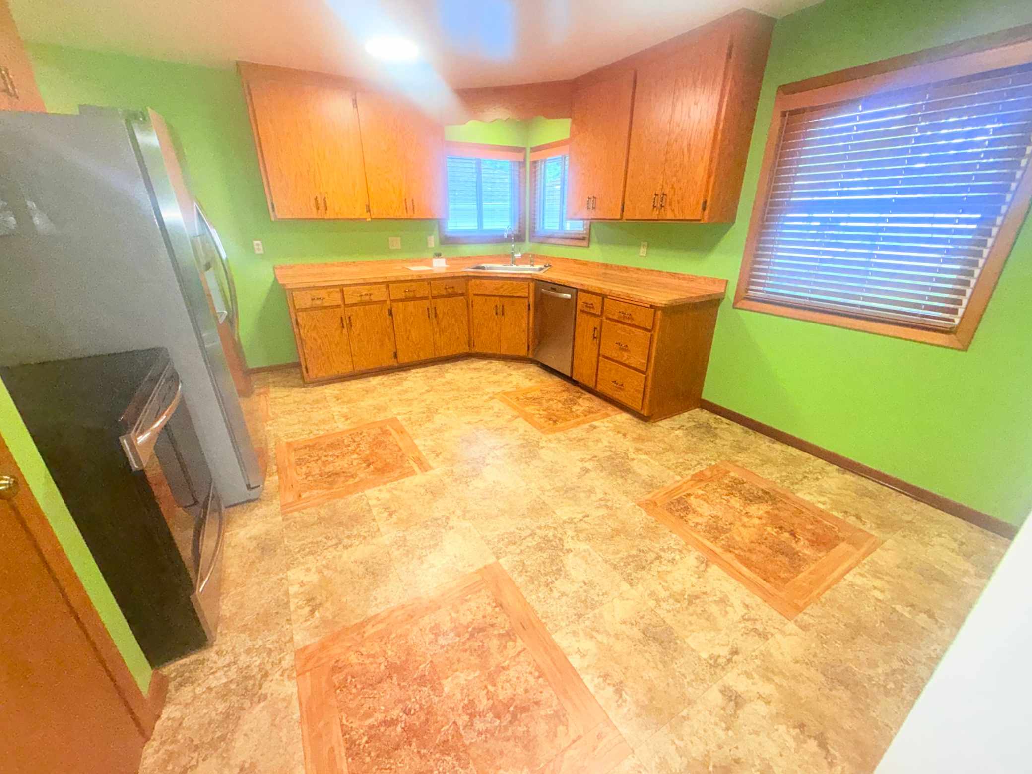 2055 English ST, Maplewood, MN 55109