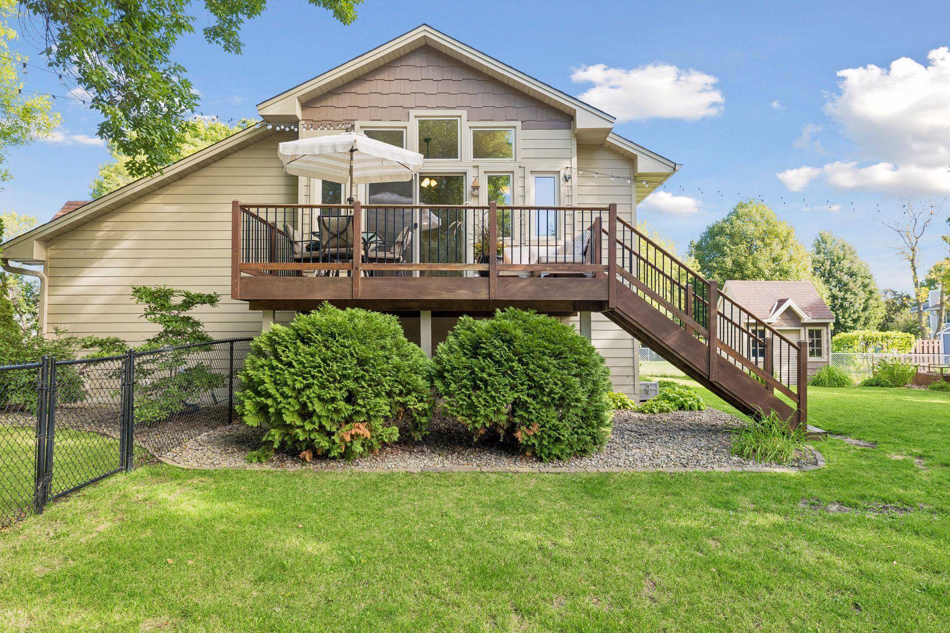 8952 Pineview LN N, Maple Grove, MN 55369