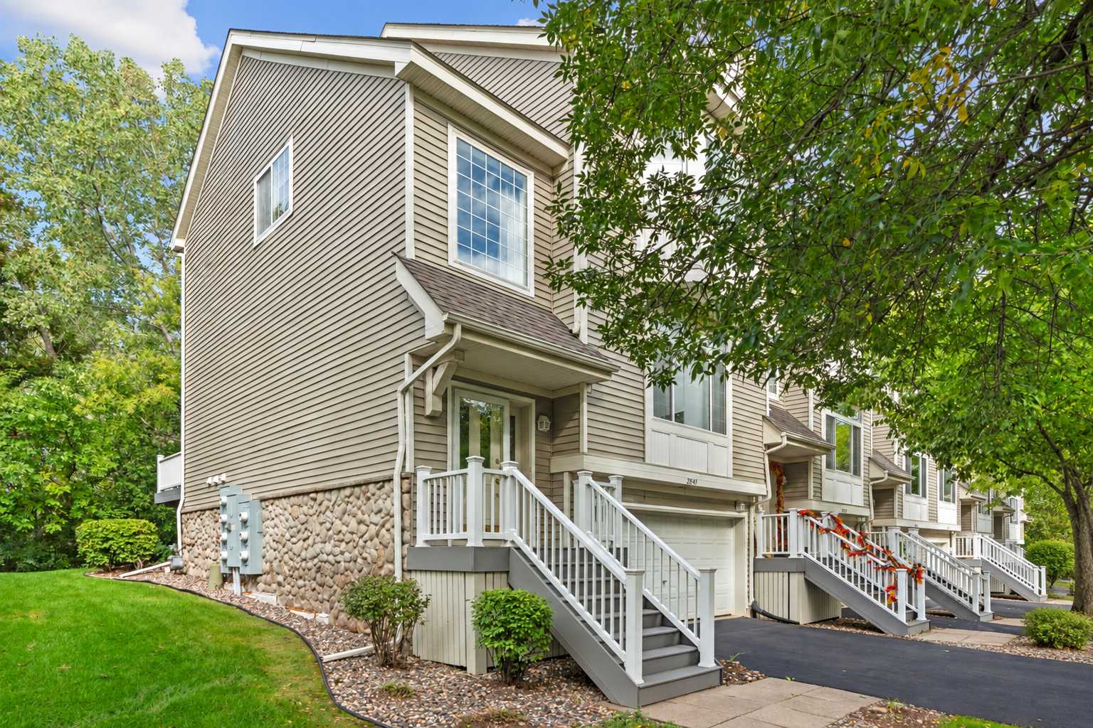 8841 Brunswick PATH, Inver Grove Heights, MN 55076