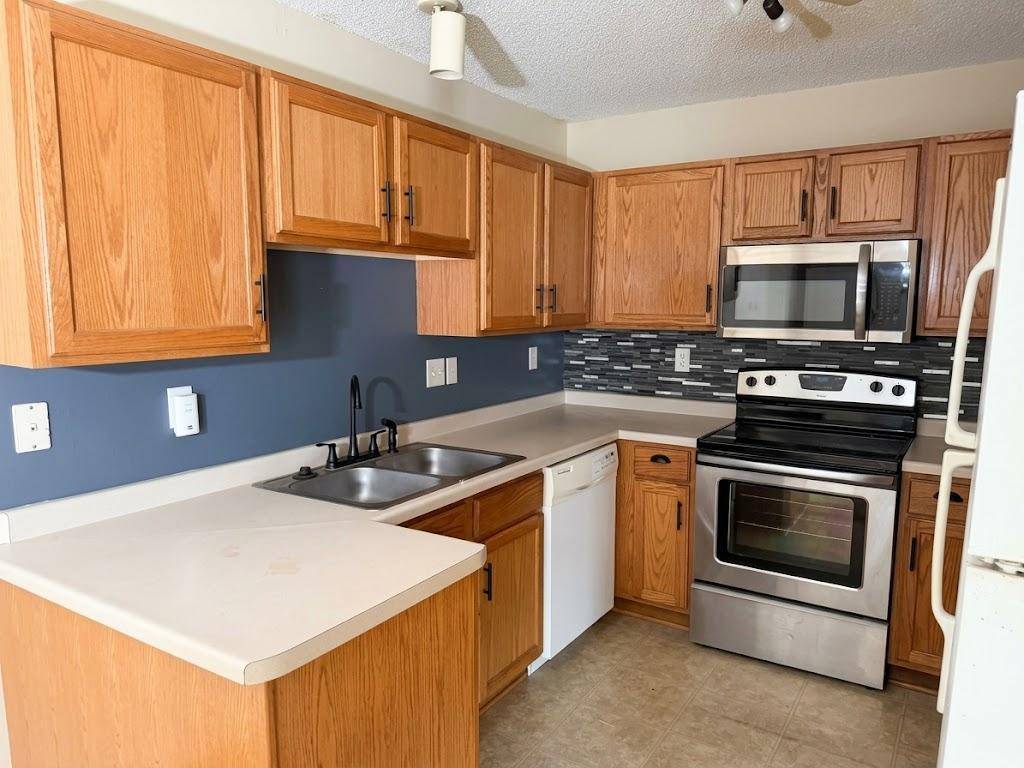 913 Serenity CIR, Norwood Young America, MN 55397