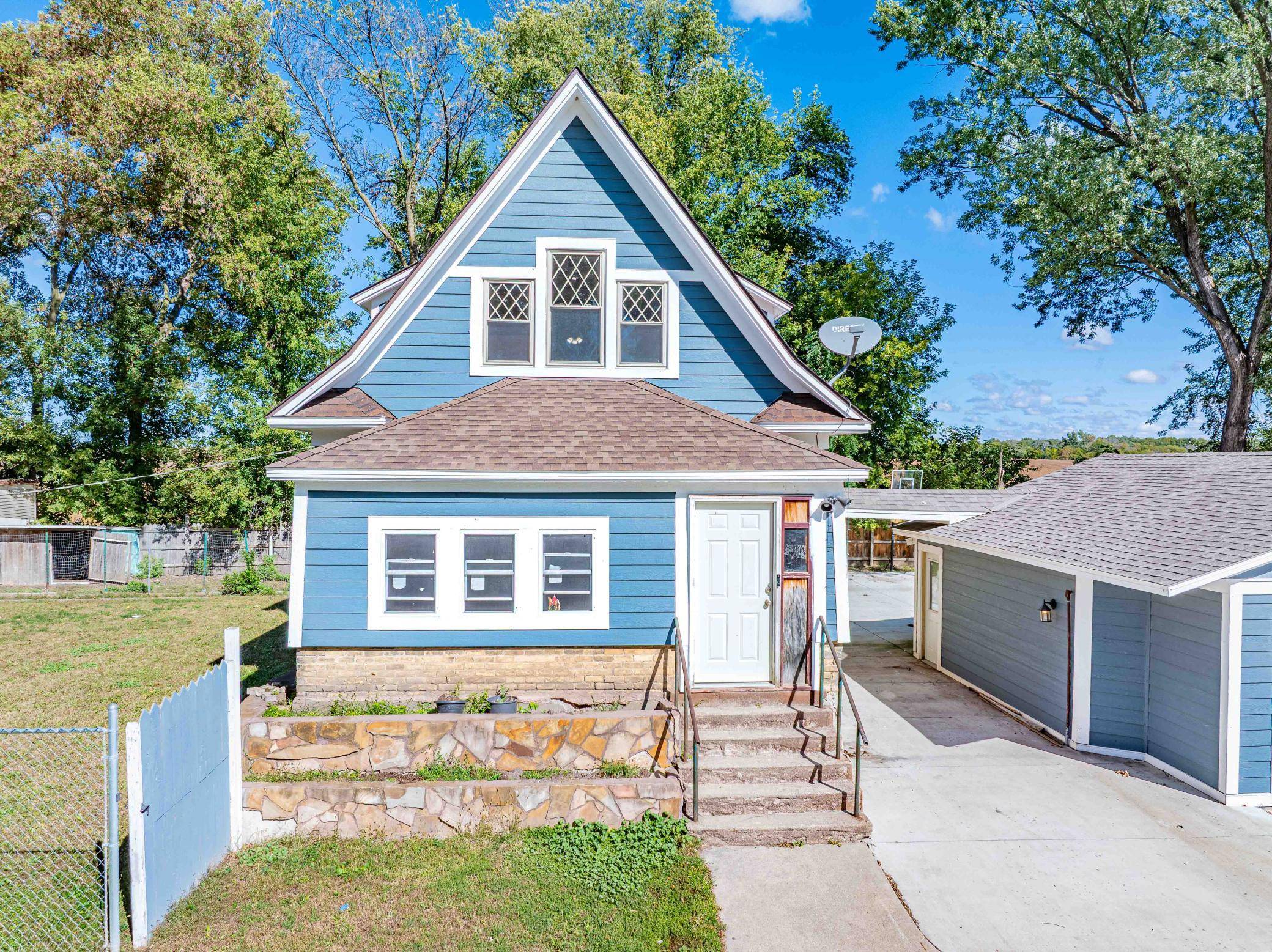 6630 Augusta RD, Chaska, MN 55318