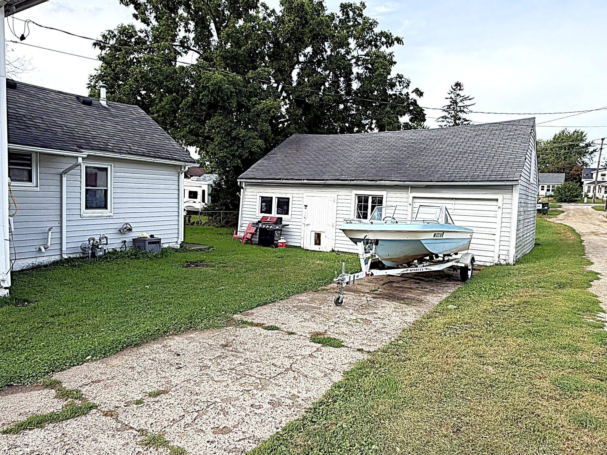 130 6th ST SW, Plainview, MN 55964