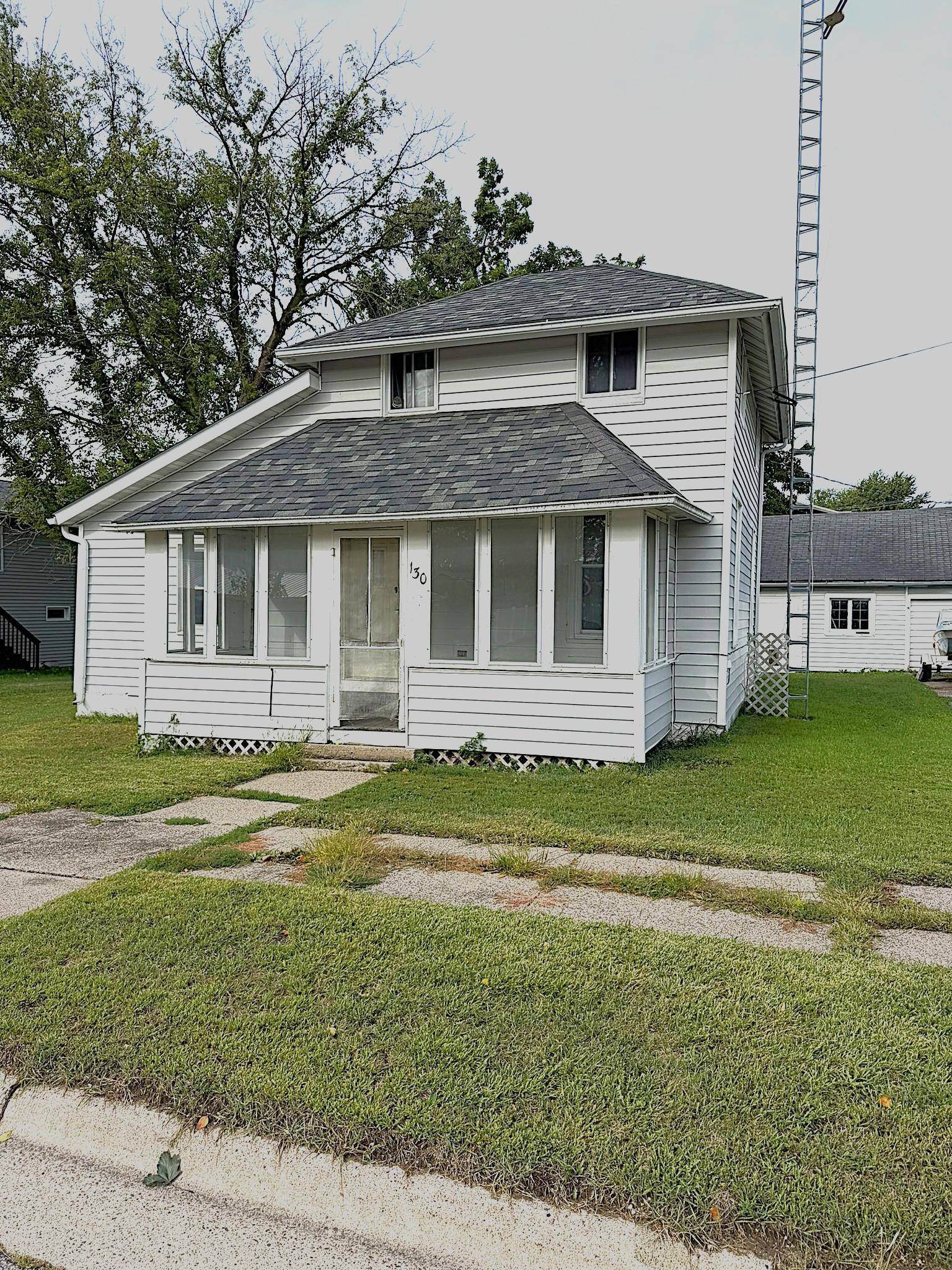 130 6th ST SW, Plainview, MN 55964