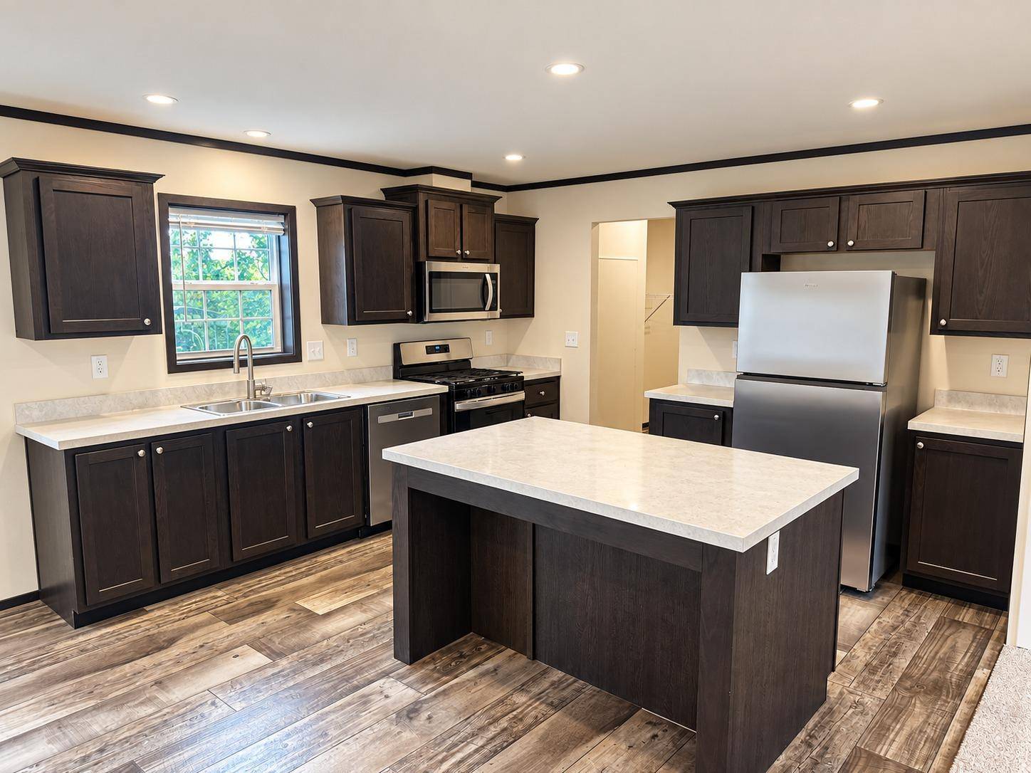 215 N Mckay AVE #13, Alexandria, MN 56308