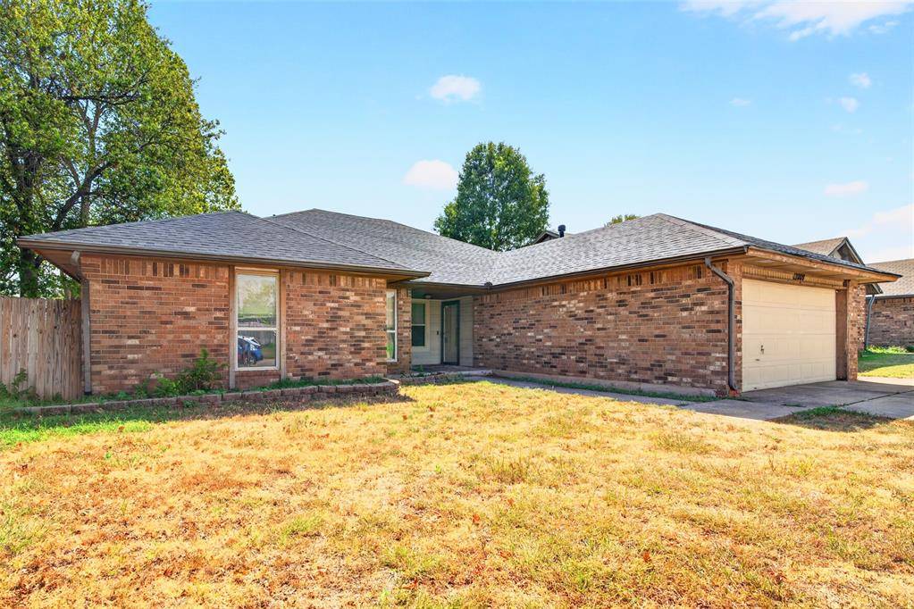 12008 SW 4th ST, Yukon, OK 73099