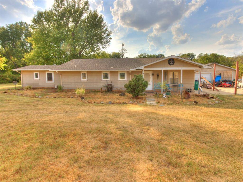 11711 S Czech Hall RD, Mustang, OK 73064