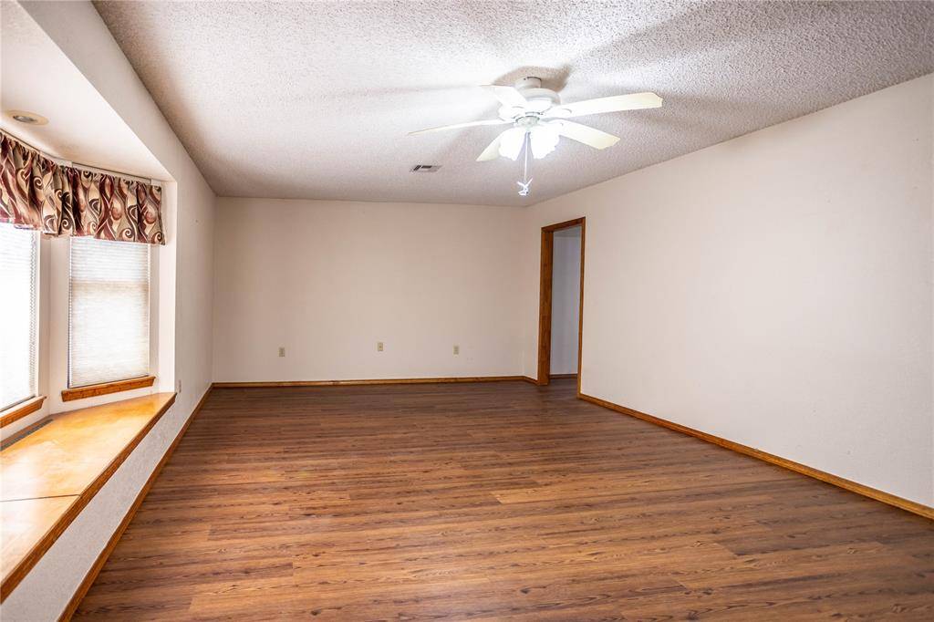 820 N Market ST, Cordell, OK 73632