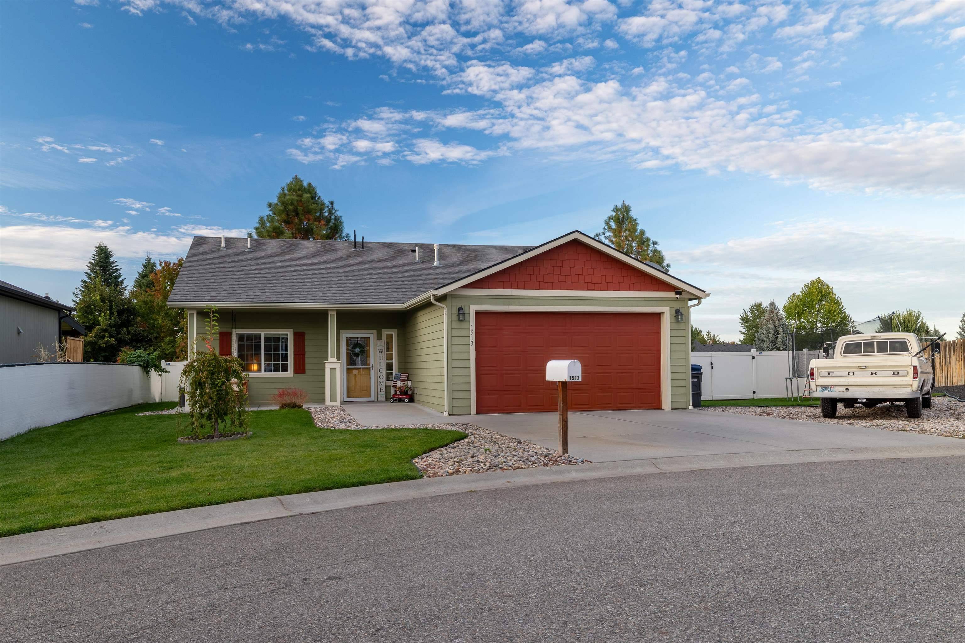1513 E First Ct, Deer Park, WA 99006