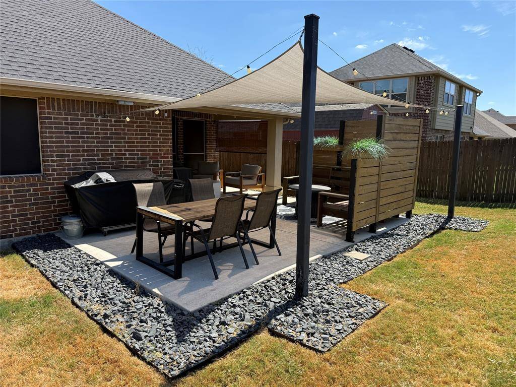 913 Mill Pond Drive, Midlothian, TX 76065