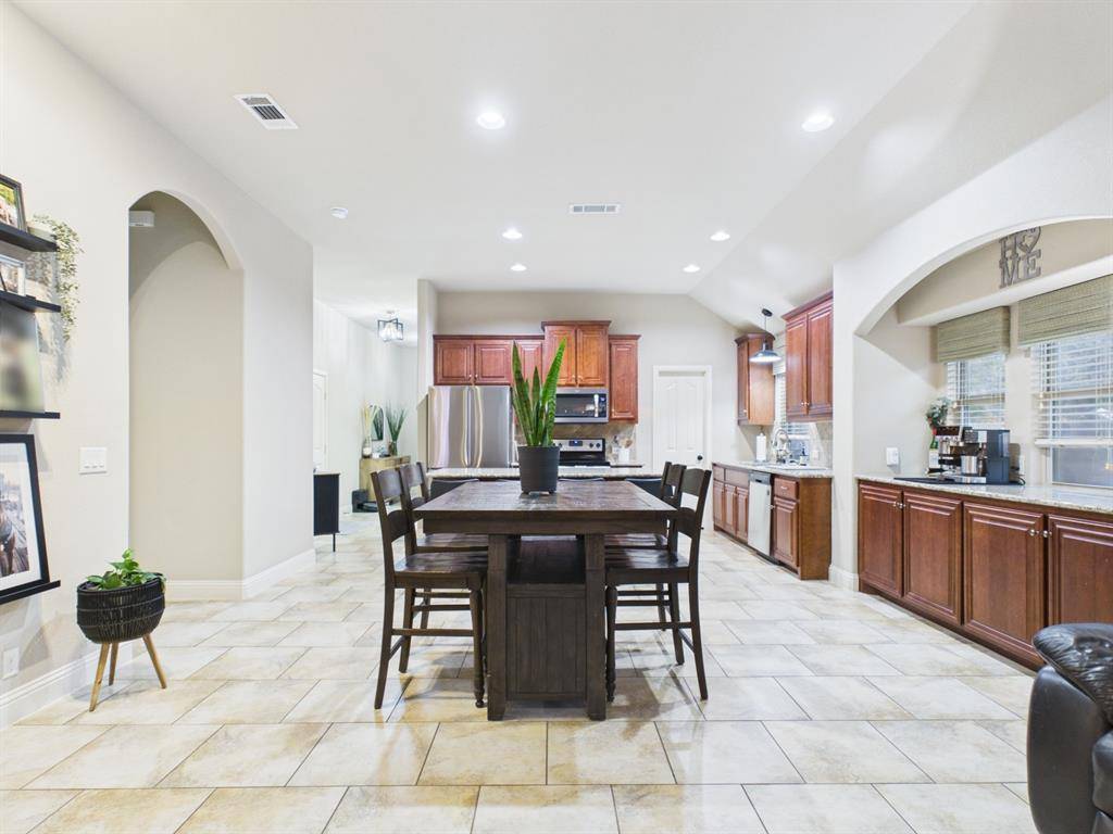 913 Mill Pond Drive, Midlothian, TX 76065