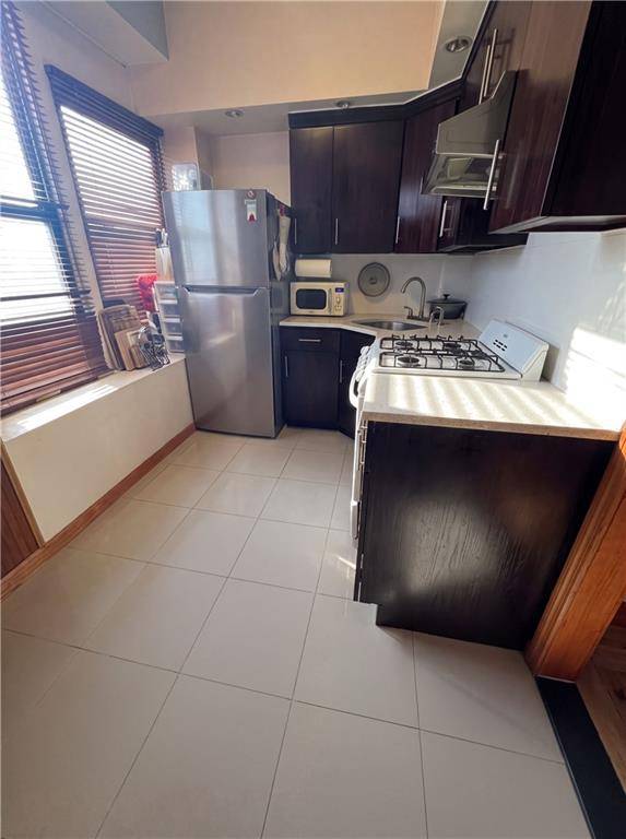 219 78th ST #1F, New York, NY 11209