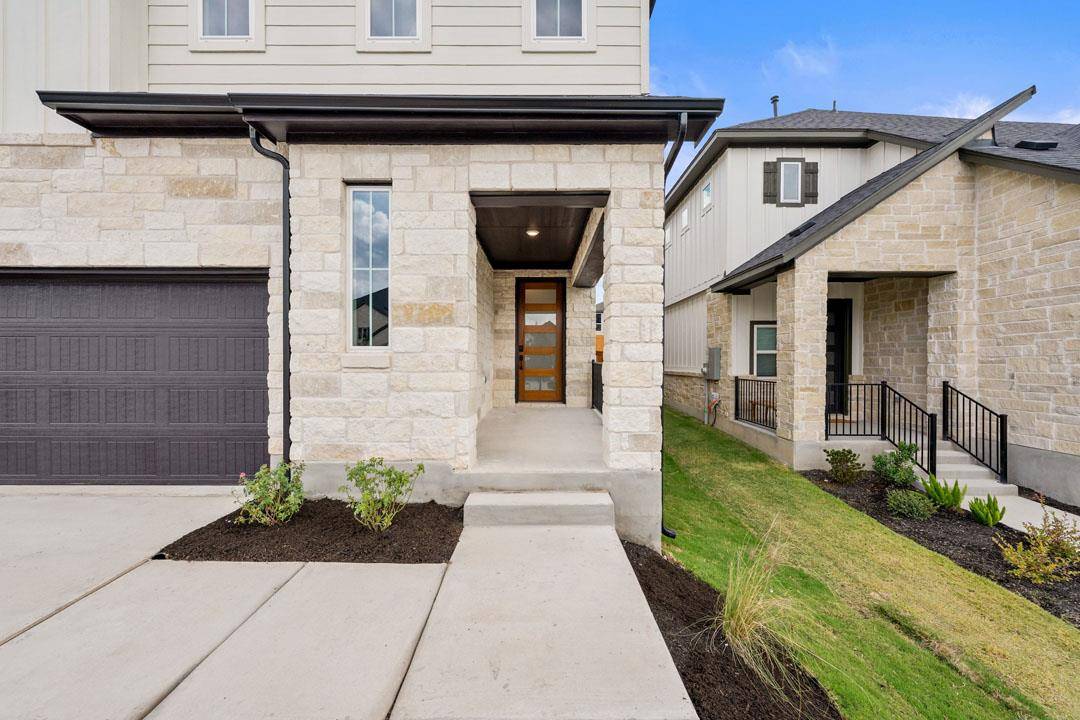 586 Darley Oak Drive, Dripping Springs, TX 78620