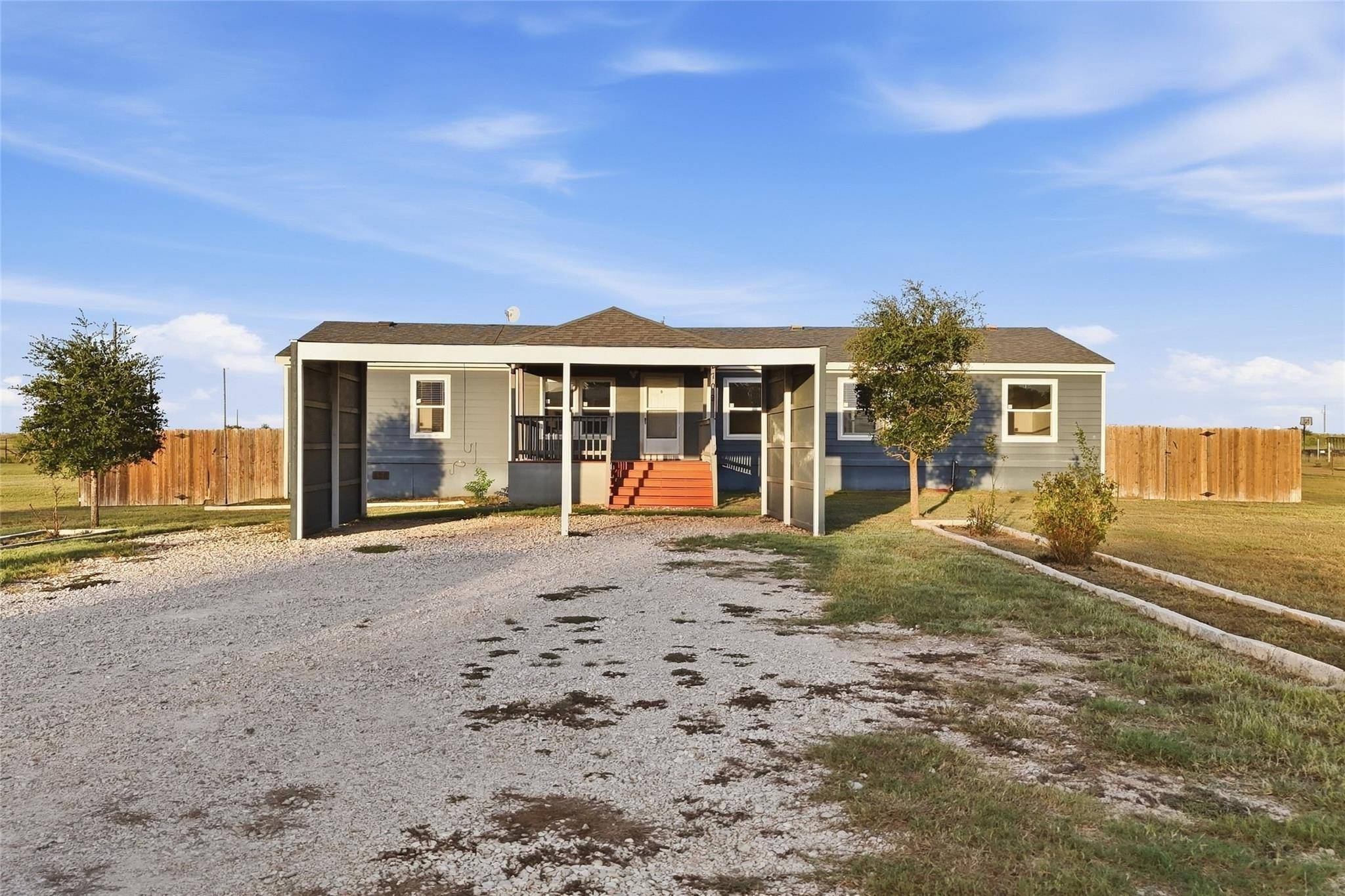 2709 County Road 463, Elgin, TX 78621