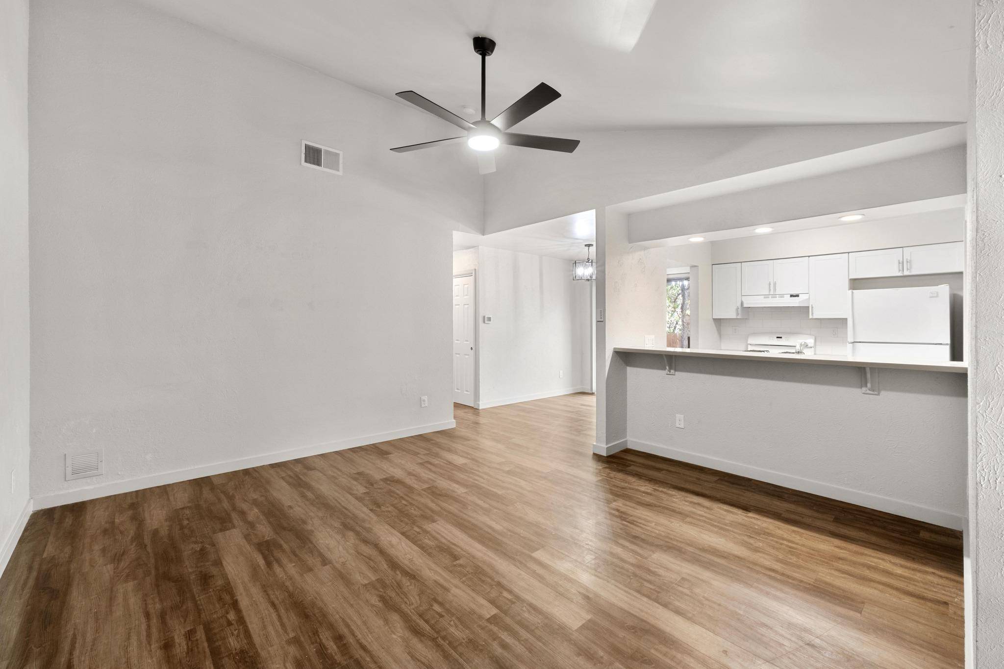 7600 Woodstone CV #B, Austin, TX 78749