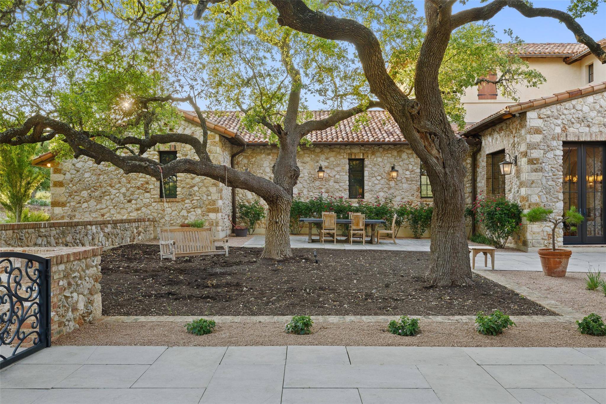 418 Cattle Trail DR, Dripping Springs, TX 78620