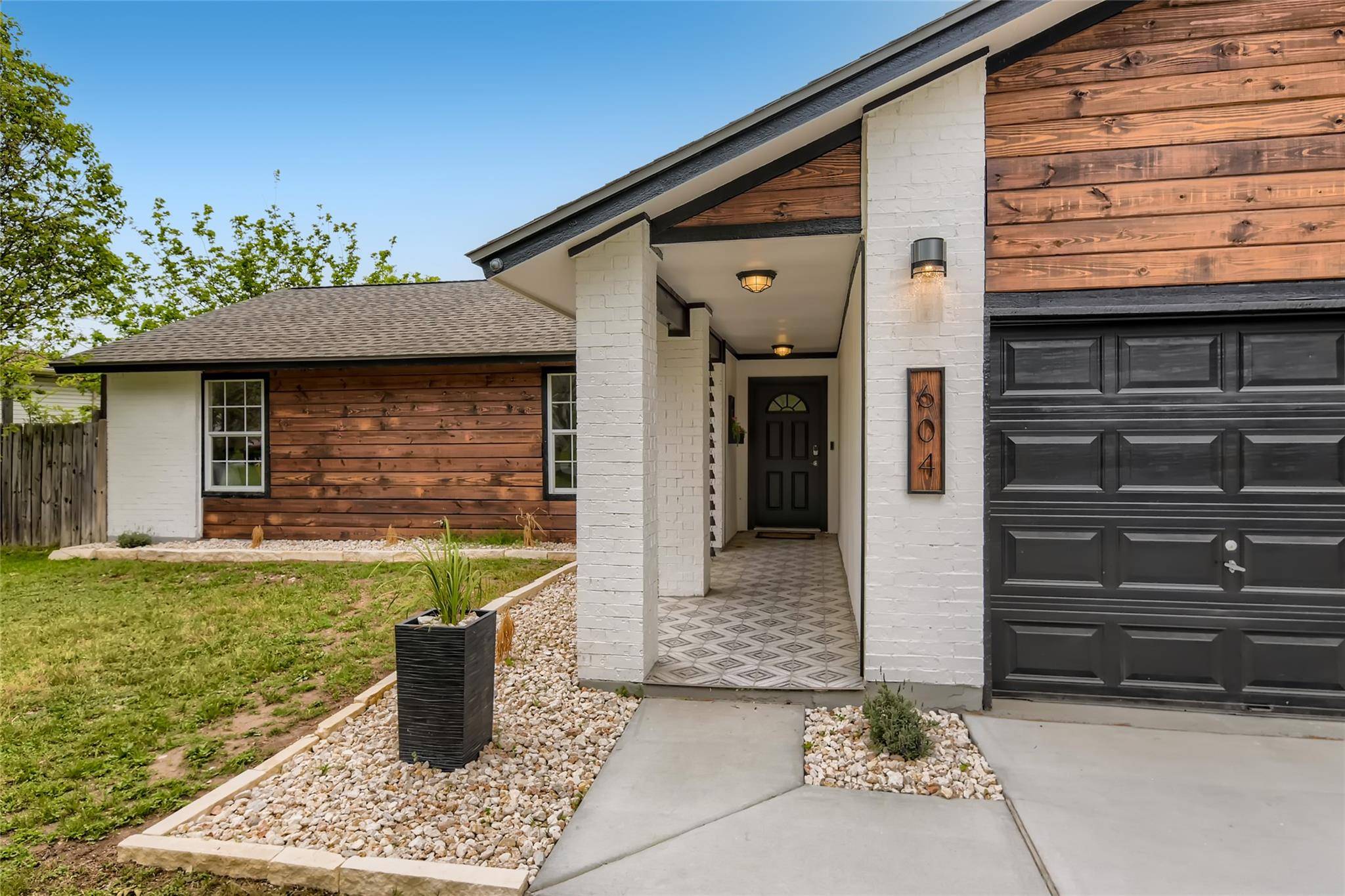 604 Garden Path DR, Round Rock, TX 78664