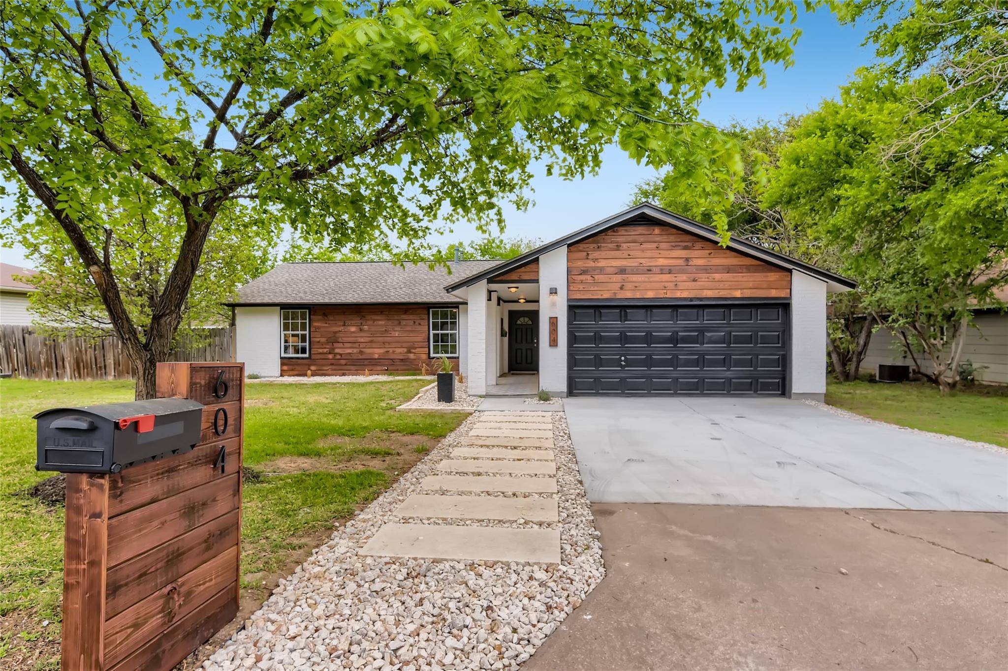 604 Garden Path DR, Round Rock, TX 78664