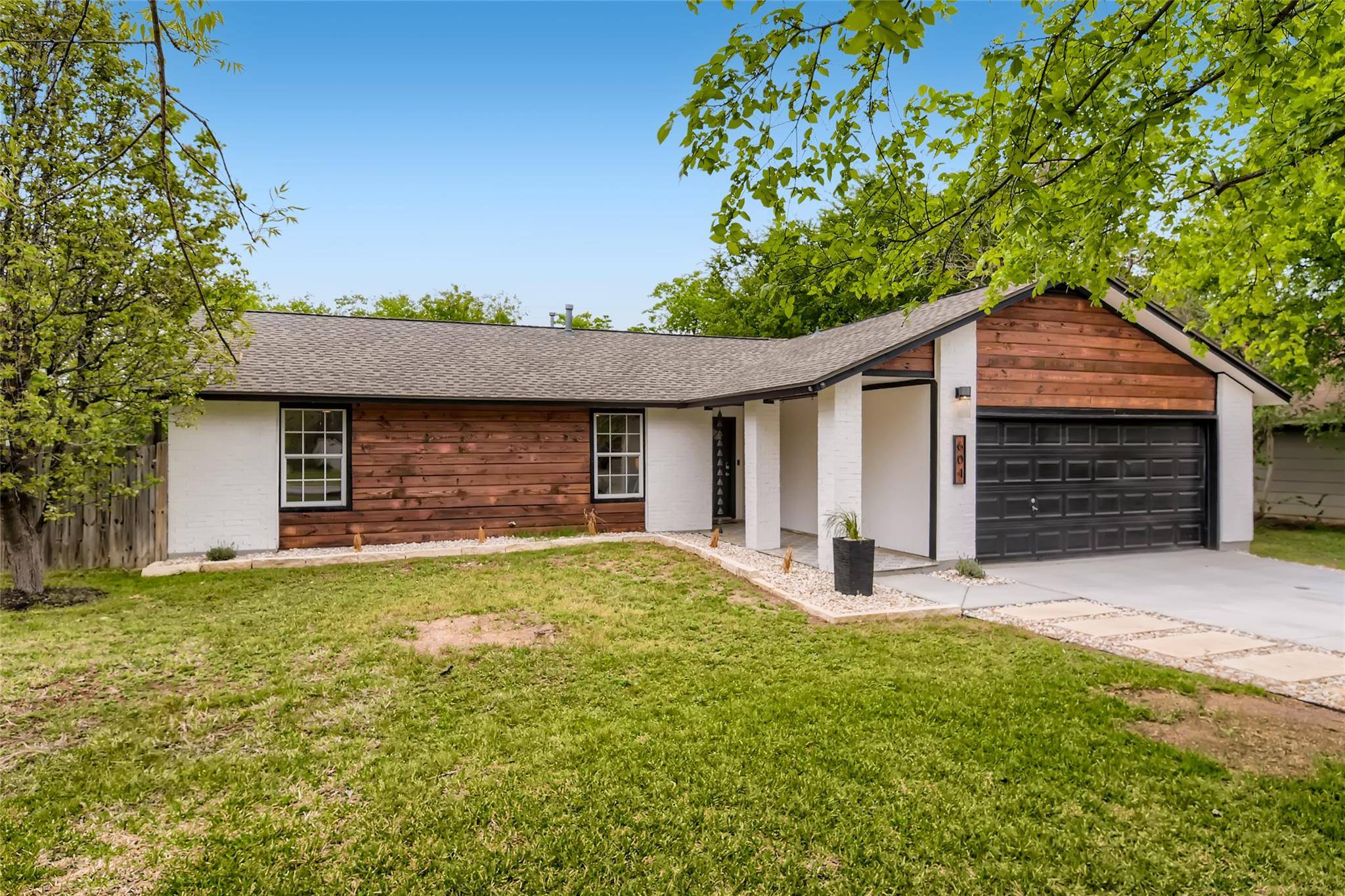 604 Garden Path DR, Round Rock, TX 78664