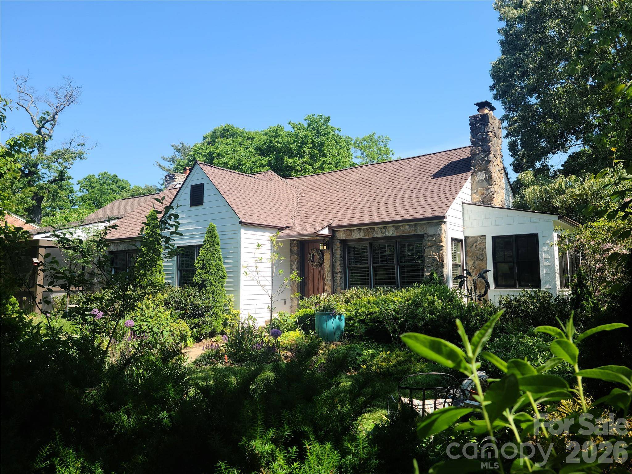 15 Warwick PL, Asheville, NC 28804