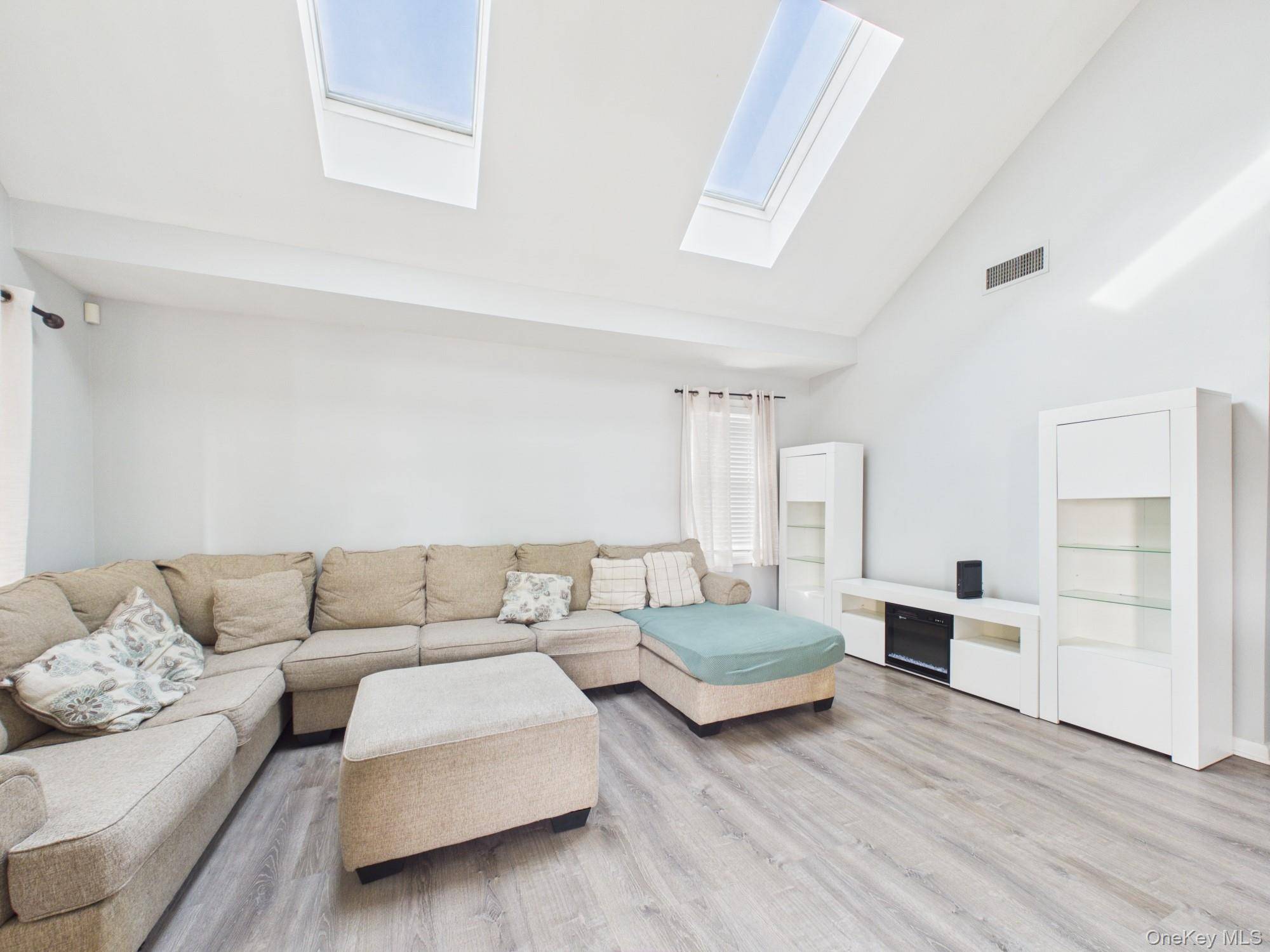 3147 Waterbury AVE, Bronx, NY 10465