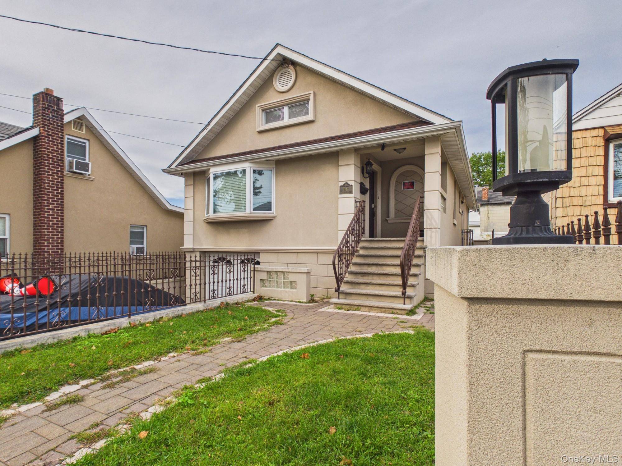 3147 Waterbury AVE, Bronx, NY 10465