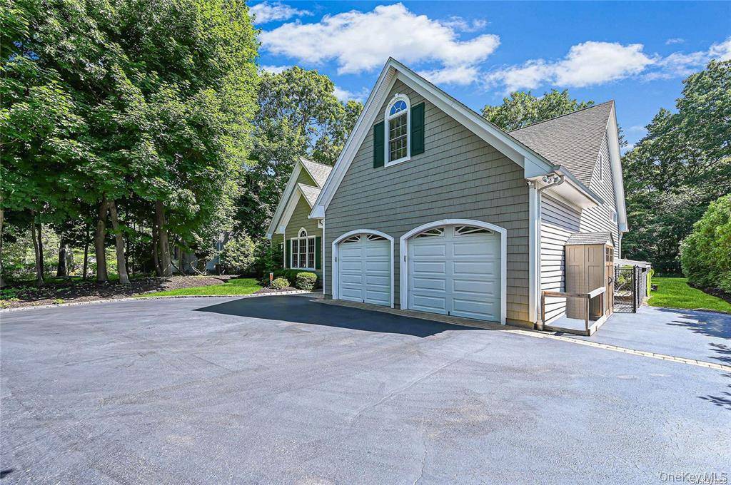 828 Pondview RD, Riverhead, NY 11901