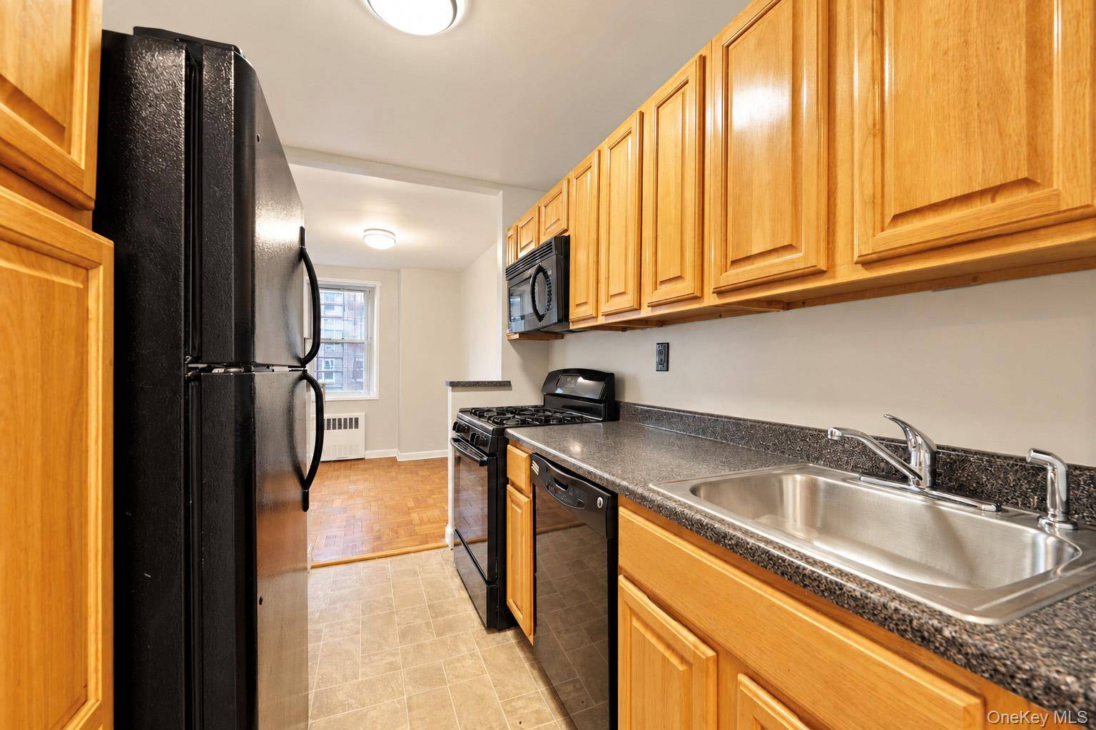 4 Sadore LN #2W, Yonkers, NY 10710
