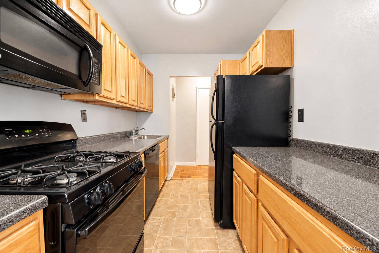 4 Sadore LN #2W, Yonkers, NY 10710