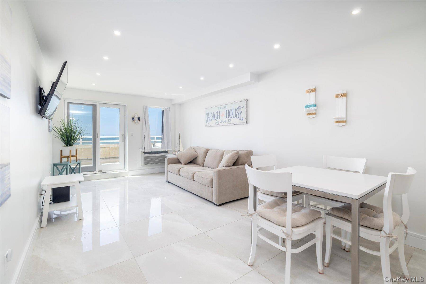 450 W Broadway #3F, Long Beach, NY 11561