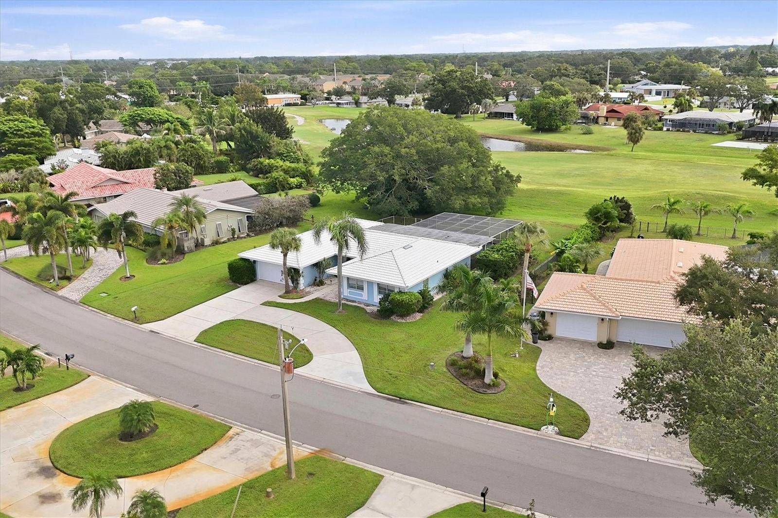2243 BROOKHAVEN DR, Sarasota, FL 34239