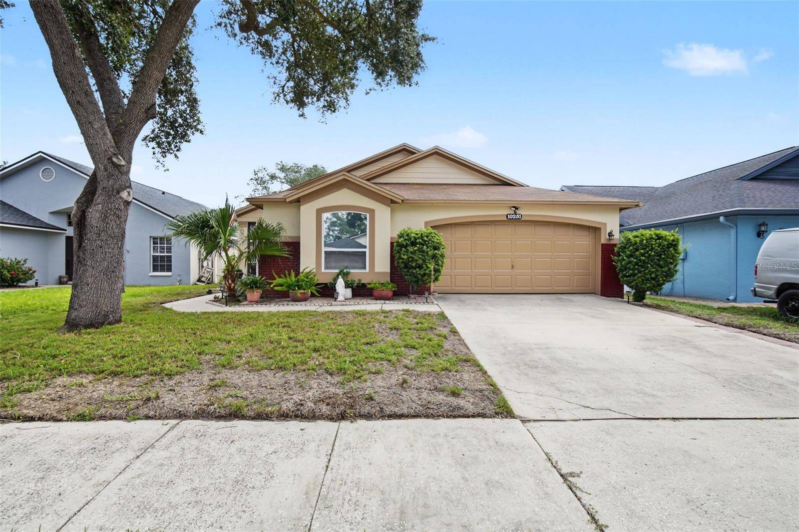 10251 ALLENWOOD DR, Riverview, FL 33569