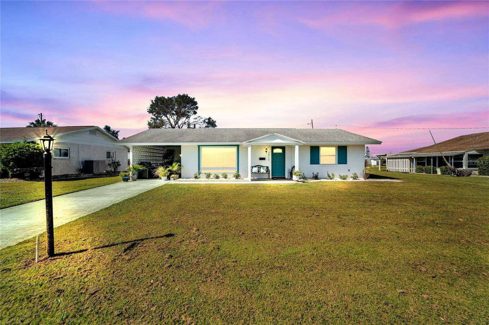 1216 HACIENDA DR, Sun City Center, FL 33573