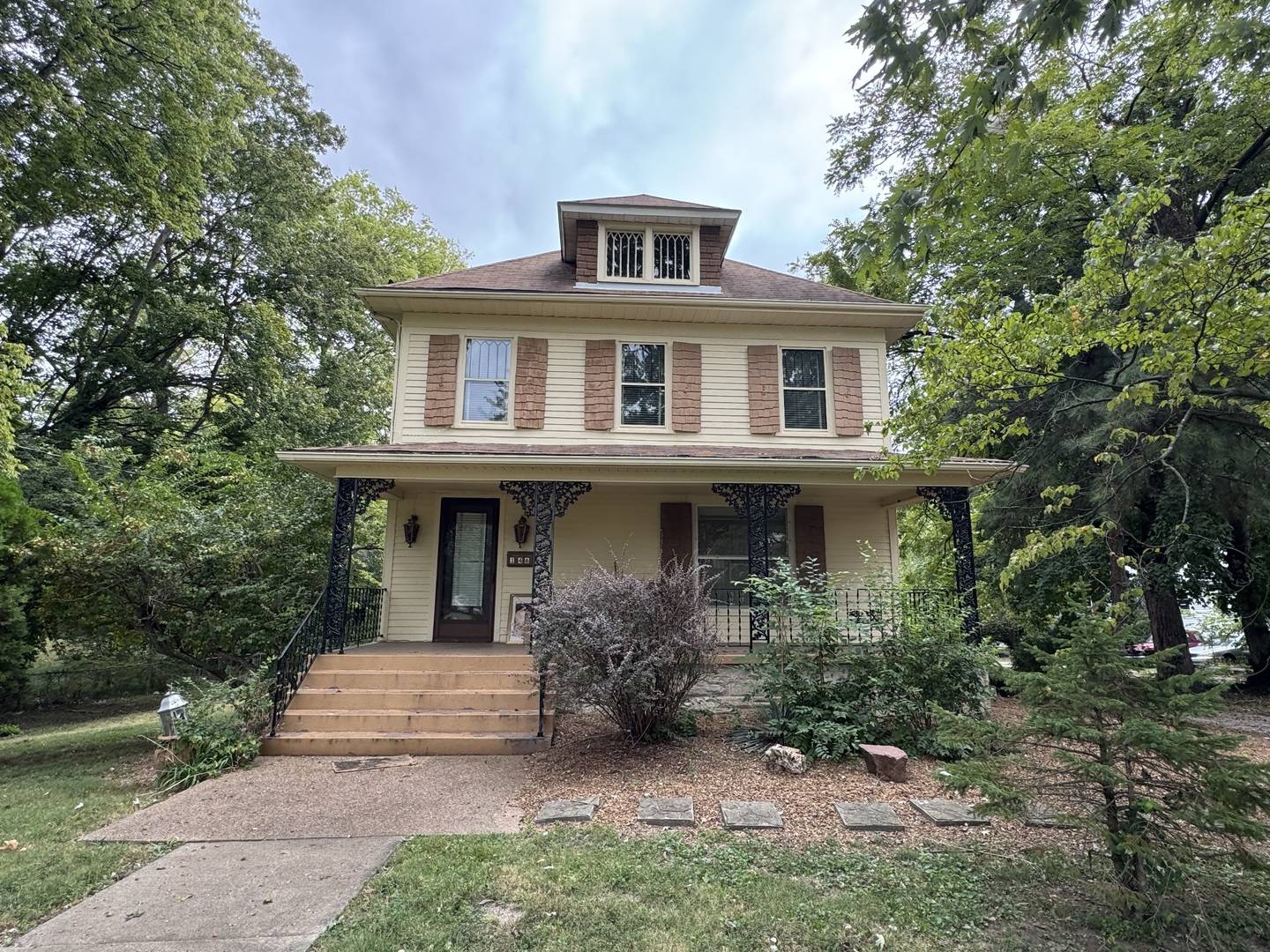 146 N Washington ST, Duquoin, IL 62832
