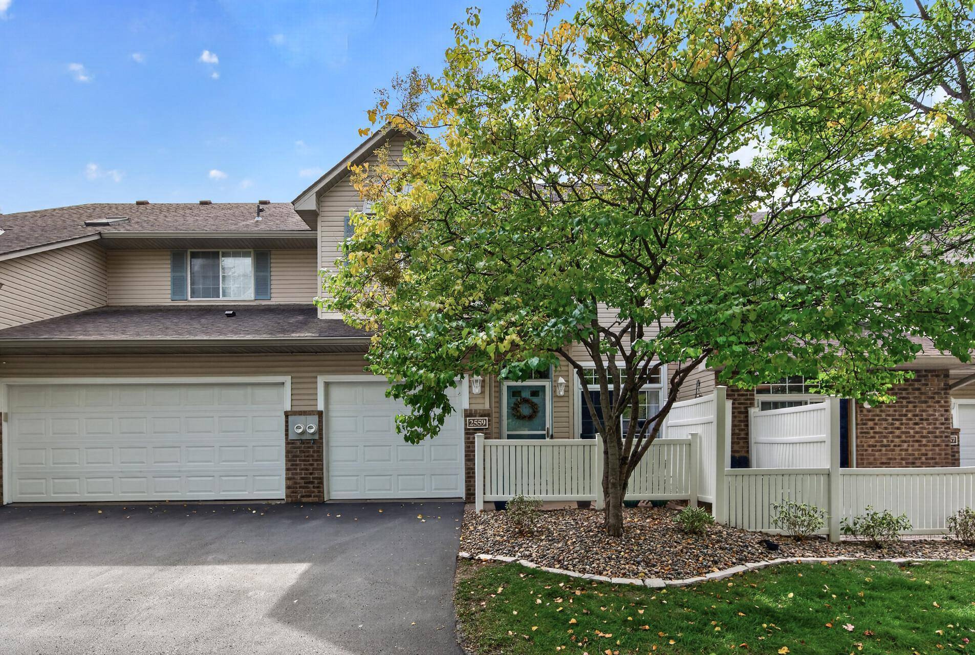 2559 Mallard DR, Woodbury, MN 55125